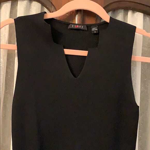 Top - Picture 2 of 4